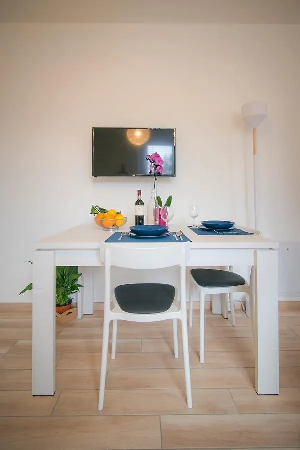 Comonfive Apartments Italy