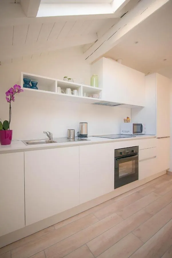 Comonfive Apartments