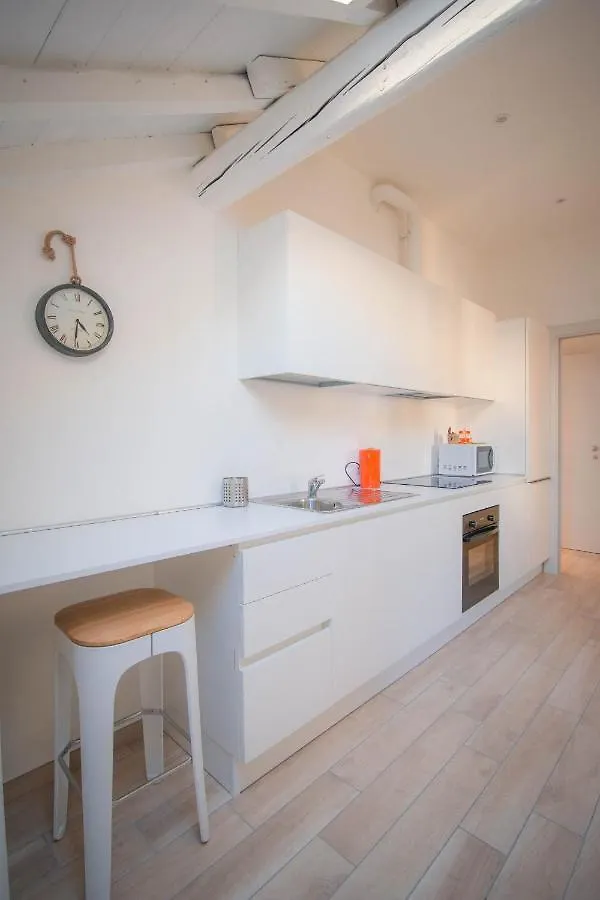 Comonfive Apartments 0*, Côme Italia